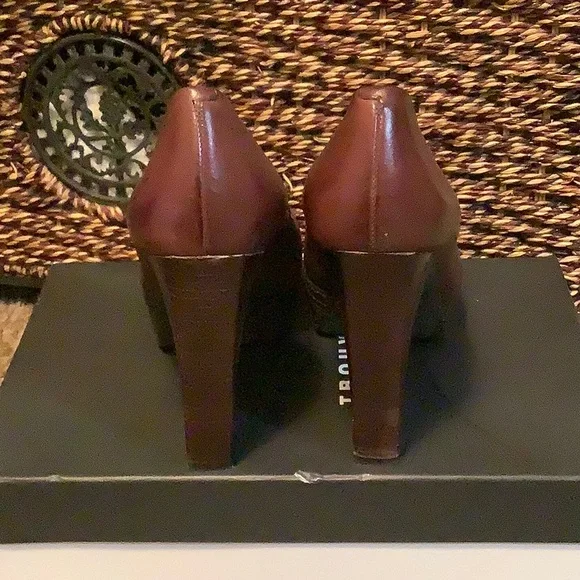 Trouvé Dark Chocolate Leather Platform Heels - Picture 2 of 8